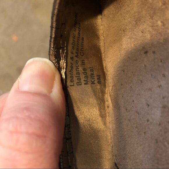 Giani Bernini Tan & Grey Snake Print Leather Flats - Picture 6 of 8